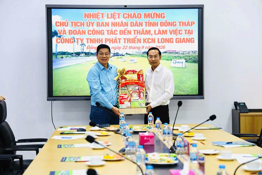 同塔省人民委员会主席莅临龙江工业园考察指导工作